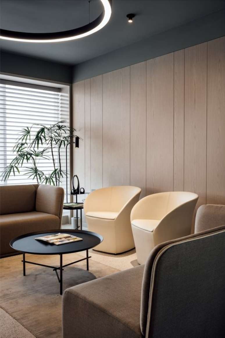 49. Sala de espera com móveis modernos e elegantes – Foto Office Sanpshotss