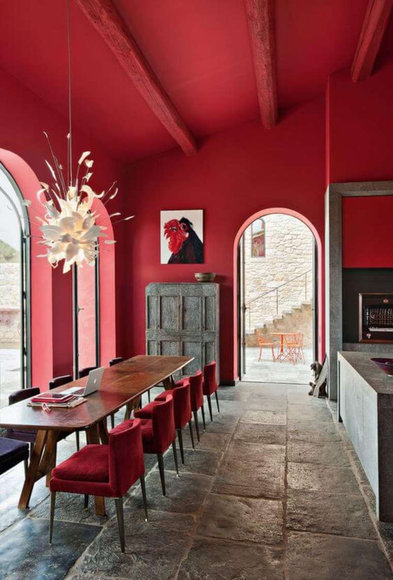 14. Parede de sala decorada em tons de vermelho – Foto Decore Com Gigi