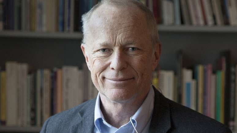 Com vacinas 'em p&oacute;', mais resistentes ao calor, talvez 'n&atilde;o precis&aacute;ssemos mais ver pessoas carregando caixas t&eacute;rmicas em bicicletas e camelos', diz Peterson