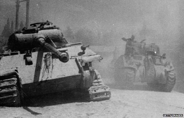 Registro histórico de um tanque alemão Panther abandonado na Itália em 1944