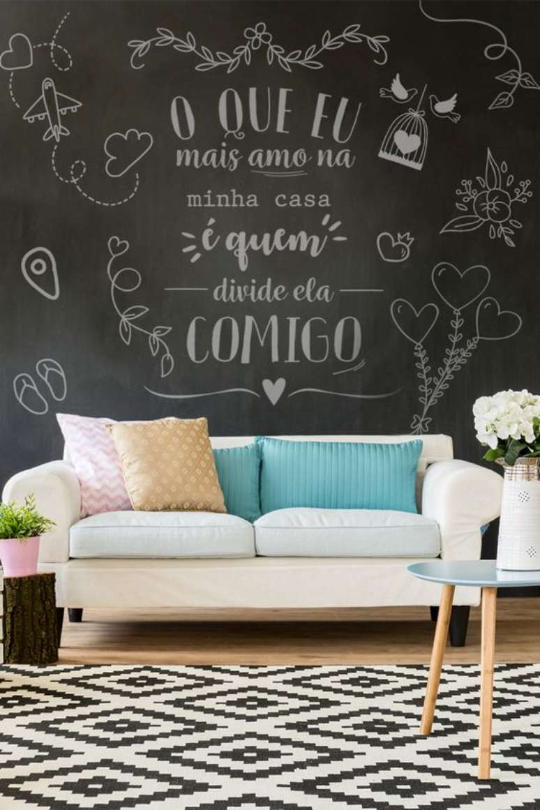 122. Sala de estar com tinta lousa preta – Foto Papel Decor