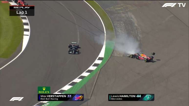Max Verstappen bateu com muita força 
