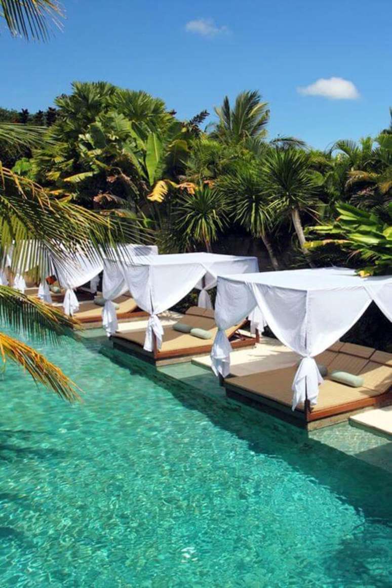 46. Resort com piscina verde revestida é puro luxo e sofisticação. Fonte: Jetsetter