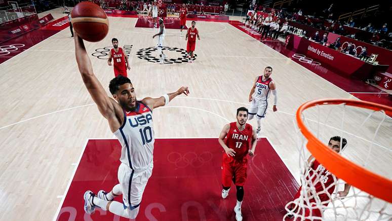 Jayson Tatum, dos EUA, na vitória sobre o Irã nesta quarta-feira nos Jogos Olímpicos Pool via Reuters/Charlie Niebergall