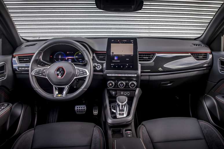 Renault Arkana: painel digital de 10,2’’ e multimídia vertical.