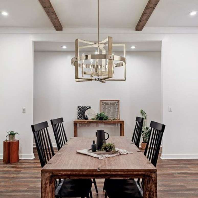 45. Sala de jantar com lustre quadrado metalizado &ndash; Foto Kichler