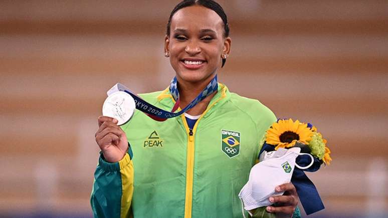 Rebeca conquistou a prata histórica na ginástica (Foto: Martin BUREAU / AFP)