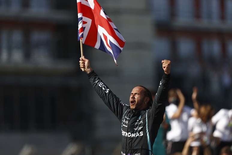 Lewis Hamilton reiterou que não foi desrespeitoso ao comemorar a vitória em Silverstone 