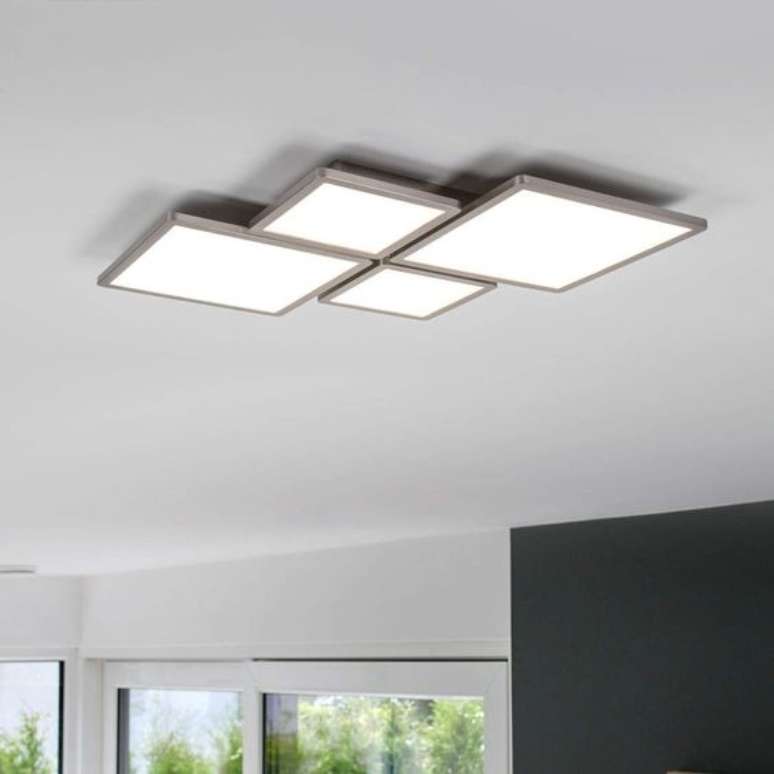 24. Lustre quadrado na decora&ccedil;&atilde;o da sala &ndash; Foto La Redoute