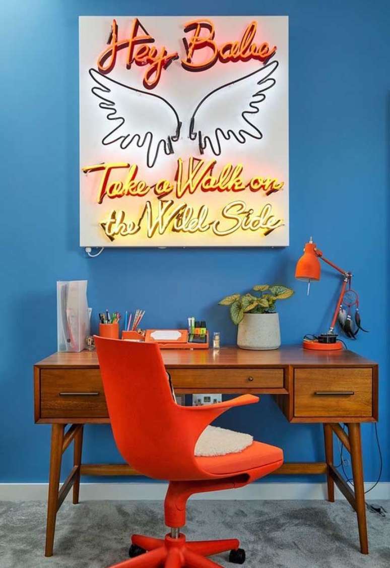 22. Escrit&oacute;rio decorado com luz neon &ndash; Foto Pinterest