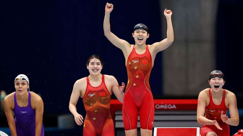 Nadadoras chinesas comemoram medalha de ouro no 4x200 metros nado livre na Tóquio 2020
29/07/2021 REUTERS/Marko Djurica
