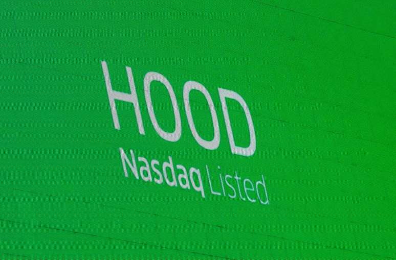 Placa anunciando listagem do Robinhood na Nasdaq. 29/7/2021.  REUTERS/Brendan McDermid