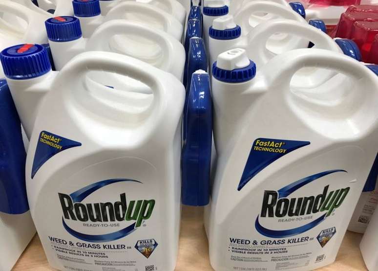 Embalagens do Roundup para venda; produto tem gerado diversas disputas judiciais para a Bayer
REUTERS/Mike Blake