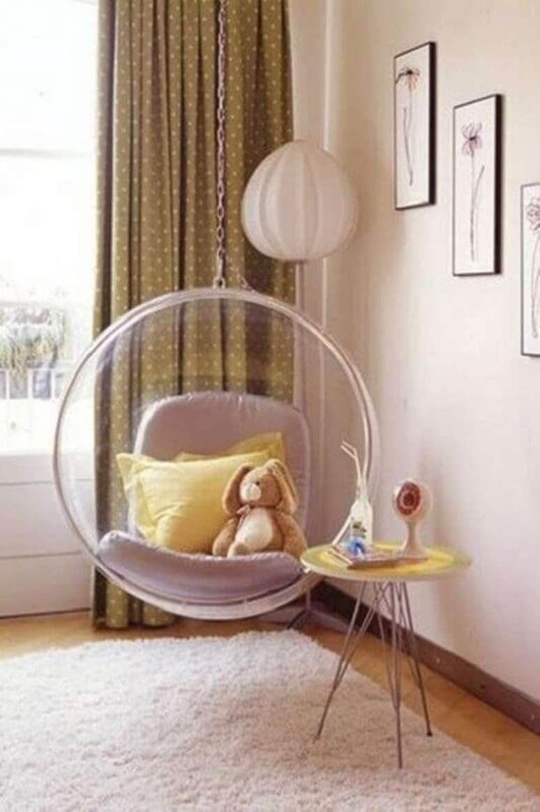 7. Cadeira de balanço moderna suspensa para decoração de quarto infantil – Foto: Pinterest