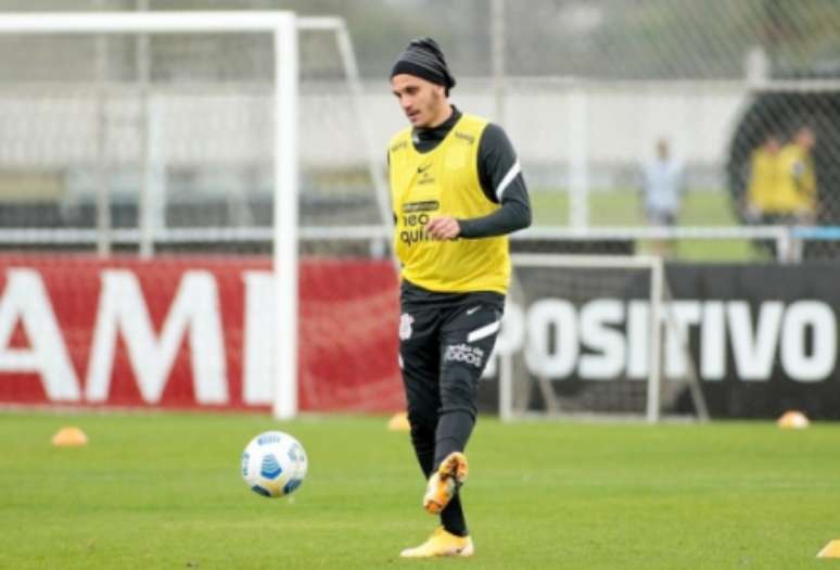 Fábio Santos no treino do Timão (Foto: Rodrigo Coca/Ag. Corinthians)