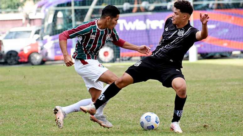 Fluminense x Ponte Preta: Nascimento abriu o placar após cobrança de falta (Foto: Mailson Santana / Fluminense)