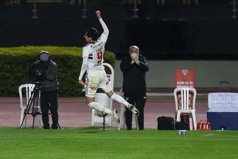 Pablo comemora o gol que marcou na vitória são-paulina sobre o Vasco no Morumbi