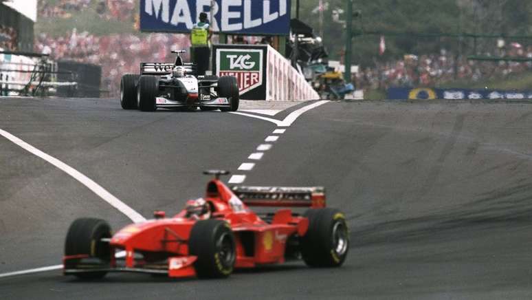 Schumacher em dia de grande desempenho para uma vitória  inesperada.