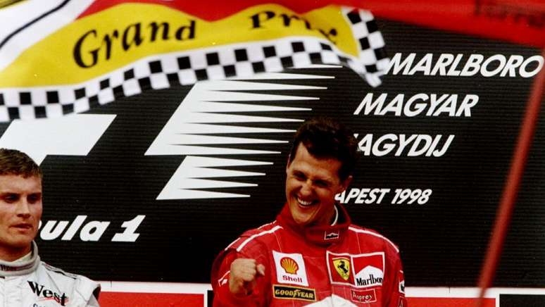 Schumacher comemorando sua 32° vitória na carreira.