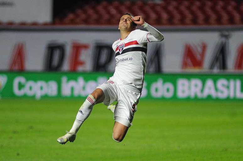 São Paulo vence o Vasco no Morumbi e larga em vantagem nas oitavas da Copa do Brasil