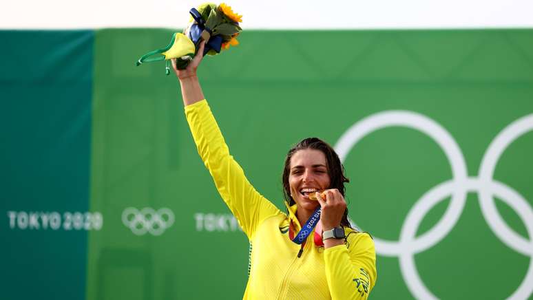 Jessica Fox, da Austrália comemora a medalha de ouro conquista nos Jogos Olímpicos de Tóquio Yara Nardi/Reuters