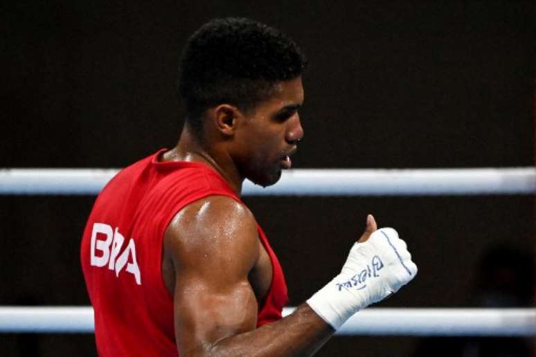 Abner Teixeira em ação (Foto: LUIS ROBAYO / AFP)