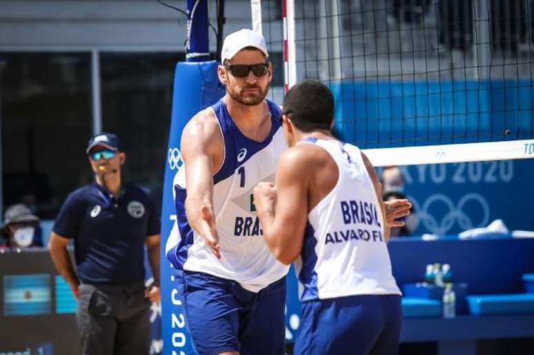 Alison e Álvaro venceram e se classificaram para a próxima fase da Olimpíada (Foto: Wander Roberto/COB)