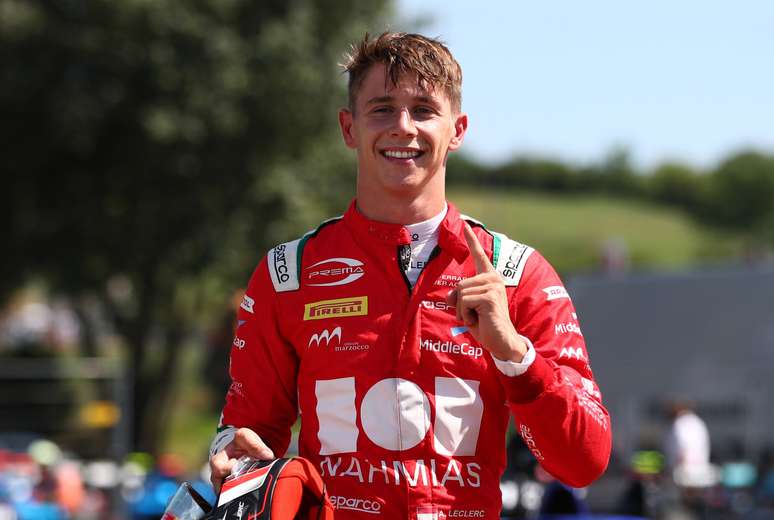 Arthur Leclerc vibra com primeira pole na categoria 