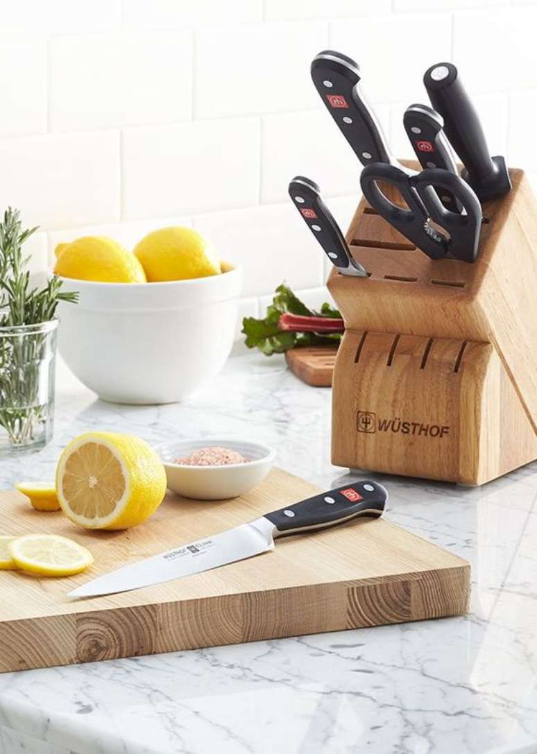 2. Lista de utensilios de cozinha com faqueiro completo – Foto Crate and Barrel