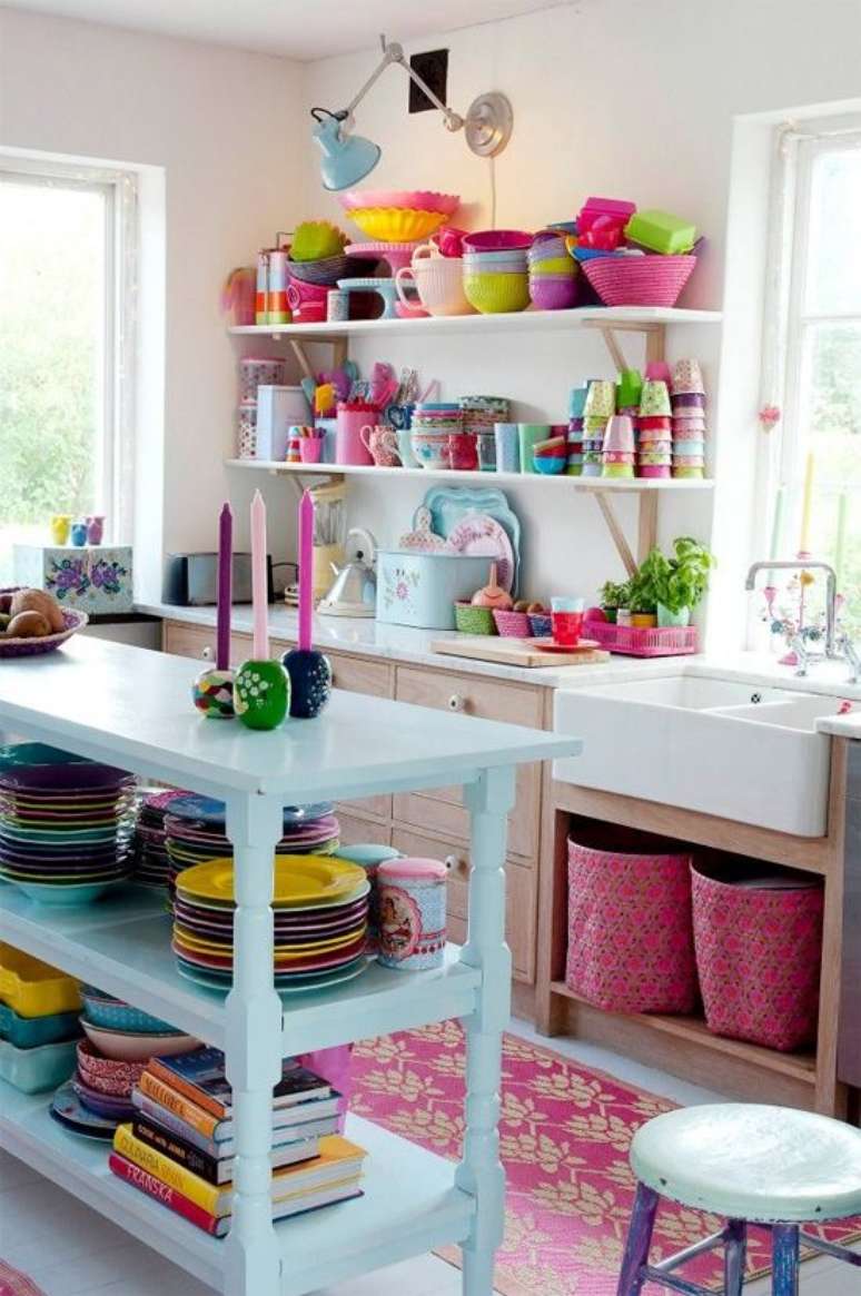 14. Lista de utensílios de cozinha completa com cores coloridas – Foto Simplichique