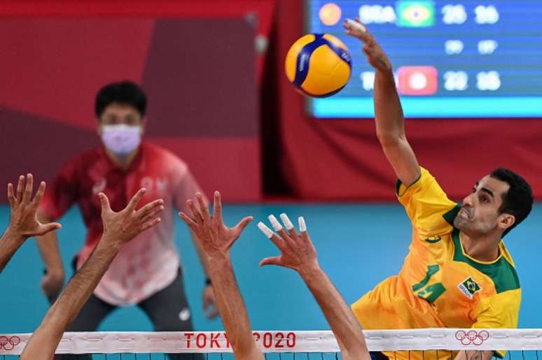 Douglas Souza é destaque no vôlei (Foto: Yuri Cortez/AFP)