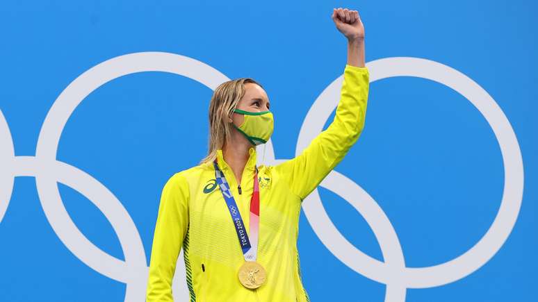 Emma McKeon festeja a medalha de ouro conquistada nesta sexta-feira nos Jogos Olímpicos de Tóquio Marko Djurica Reuters