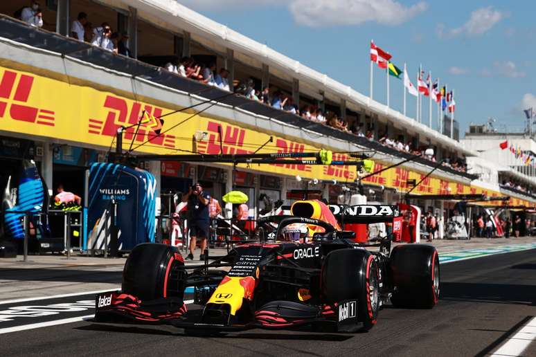 Max Verstappen não aprovou as vaias ao rival Hamilton 