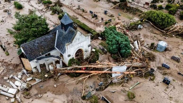 Enchentes na Alemanha e na Bélgica são pistas de que mudanças climáticas estão se fazendo sentir mais cedo do que o esperado