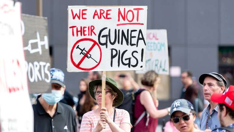 Um protesto contra a vacinação em Nova York