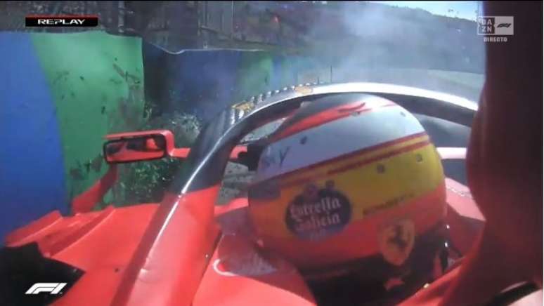 Carlos Sainz bateu forte na barreira de proteção durante o Q2 na Hungria 