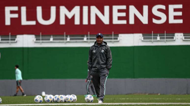 Roger Machado, durante treinamento do Fluminense no CT Carlos Castilho (Foto: Lucas Merçon/Fluminense FC)