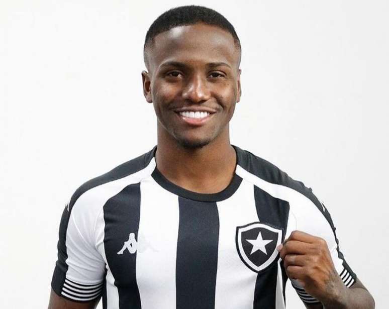 Jonathan com a camisa do Botafogo (Foto: Vítor Silva/Botafogo)