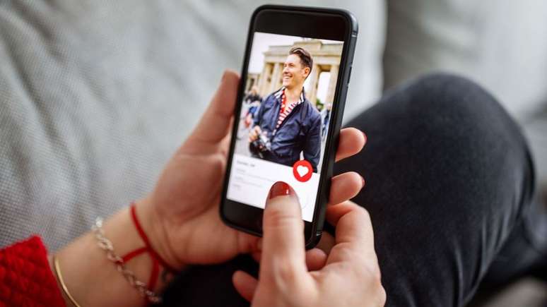 De acordo com alguns estudos, as mulheres recebem um volume maior de mensagens de ass&eacute;dio do que os homens