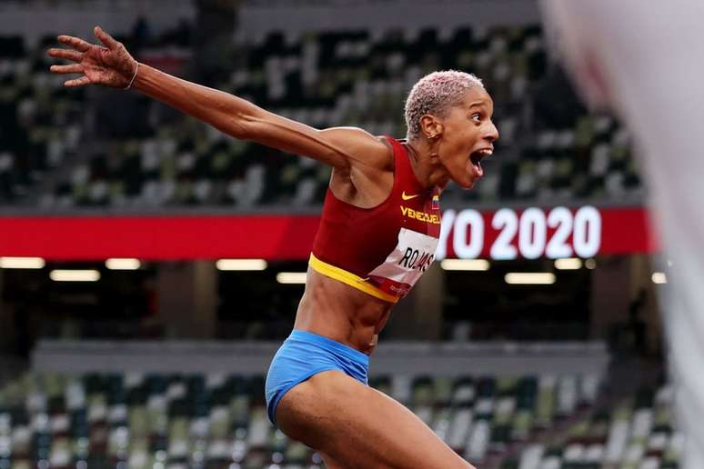 O salto da atleta neste domingo foi considerado impressionante