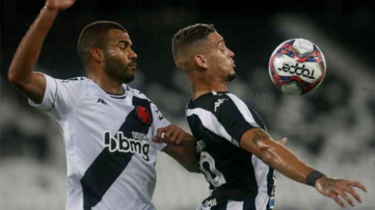 Defesa do Vasco falhou mais uma vez na Série B (Vítor Silva / BFR)