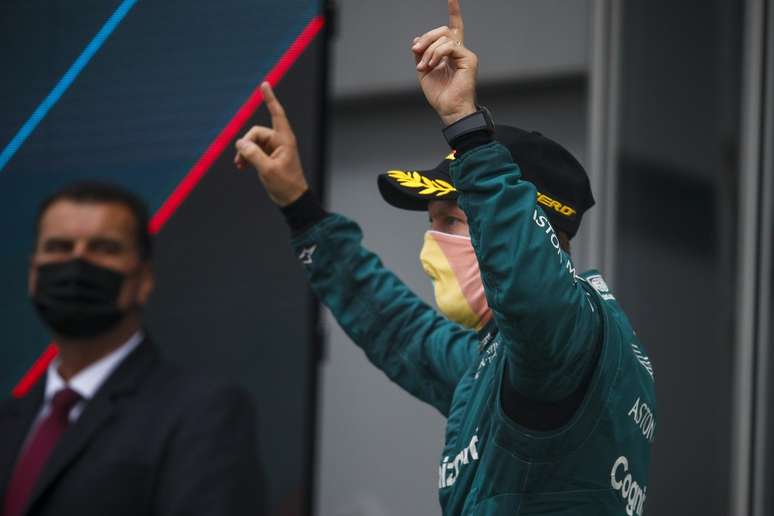 Sebastian Vettel levou seu arco-íris ao pódio na Hungria 