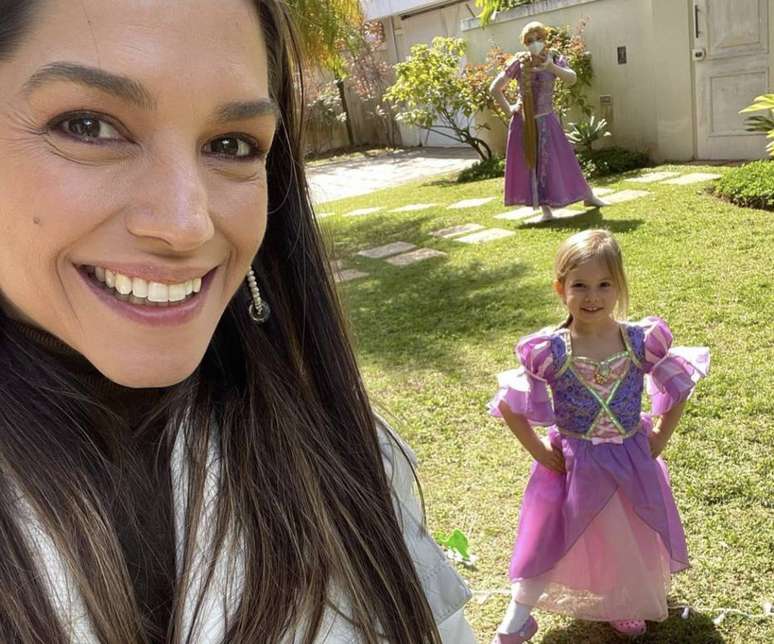 A atriz Thais Fersoza e a filha Melinda, de 5 anos, fruto do relacionamento com o cantor Michel Teló  