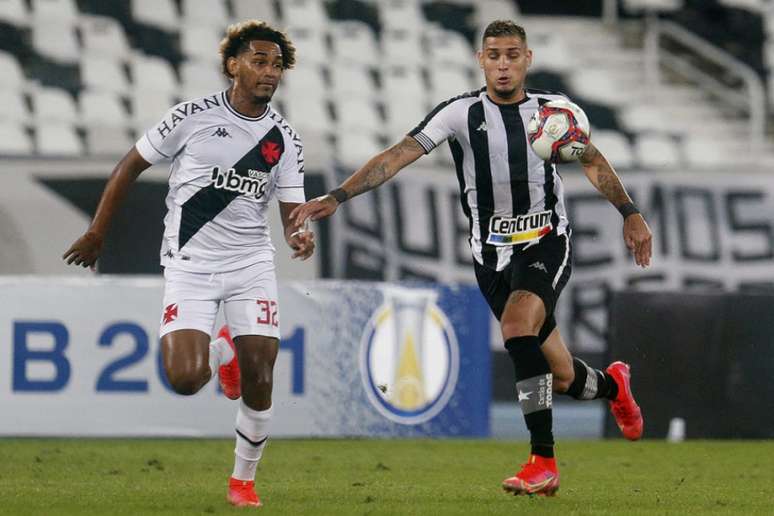 Vasco joga mal, perde para o Botafogo, e cai para a décima colocação da Série B do Brasileirão (Foto: Vítor Silva / BFR)