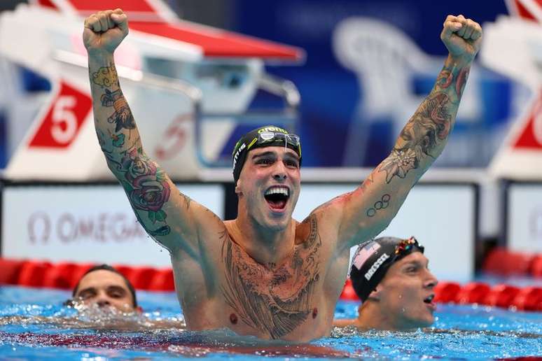 Bruno Fratus celebra medalha de bronze nos 50m livre
 1/8/2021  REUTERS/Marko Djurica