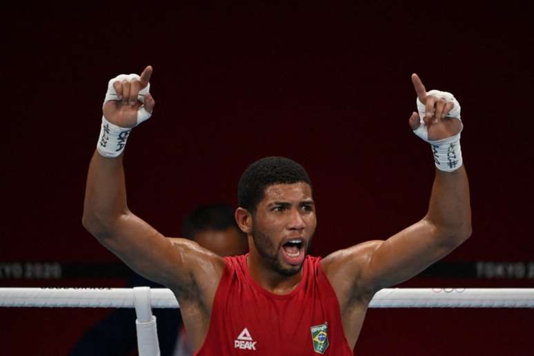Hebert Souza garantiu no mínimo a medalha de bronze na categoria até 75kg (Foto: LUIS ROBAYO/AFP)