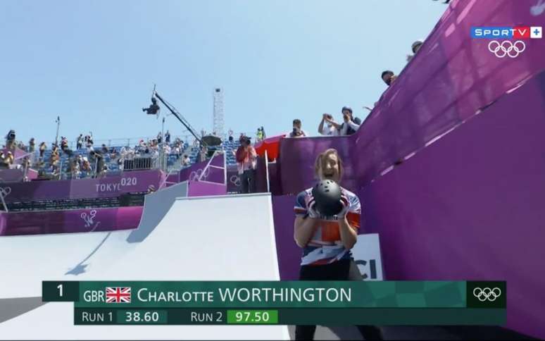 Charlotte Worthington tirou nota 97,50 na sua segunda corrida e foi ouro no ciclismo BMX estilo livre feminino (Foto: Reprodução/SporTV)