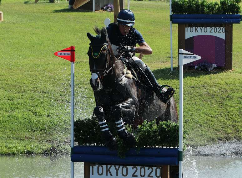 Marcelo Tosi monta em seu cavalo Glenfly neste domingo nos Jogos Olímpicos de Tóquio Alkis Konstantinidis/Reuters