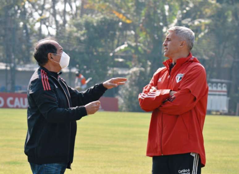 Muricy Ramalho e Crespo conversaram no treino do São Paulo (Foto: Erico Leonan / saopaulofc)