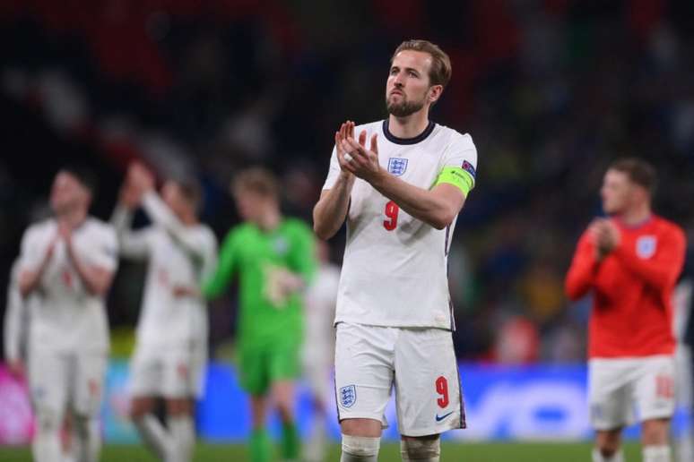 Harry Kane busca saída do Tottenham nas próximas semanas (Foto: LAURENCE GRIFFITHS / POOL / AFP)